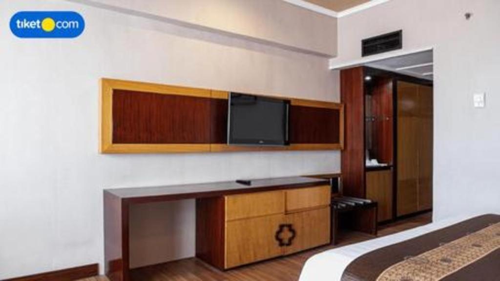 Regent'S Park Hotel Malang Exterior photo