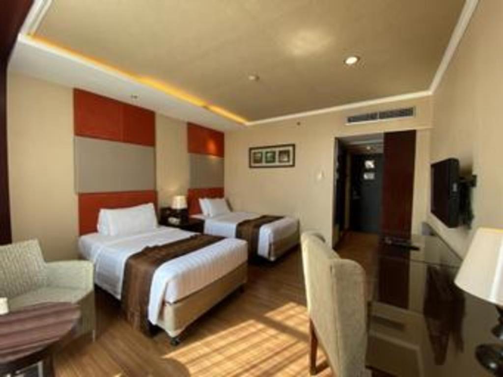 Regent'S Park Hotel Malang Exterior photo