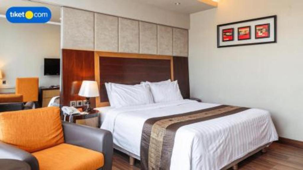 Regent'S Park Hotel Malang Exterior photo