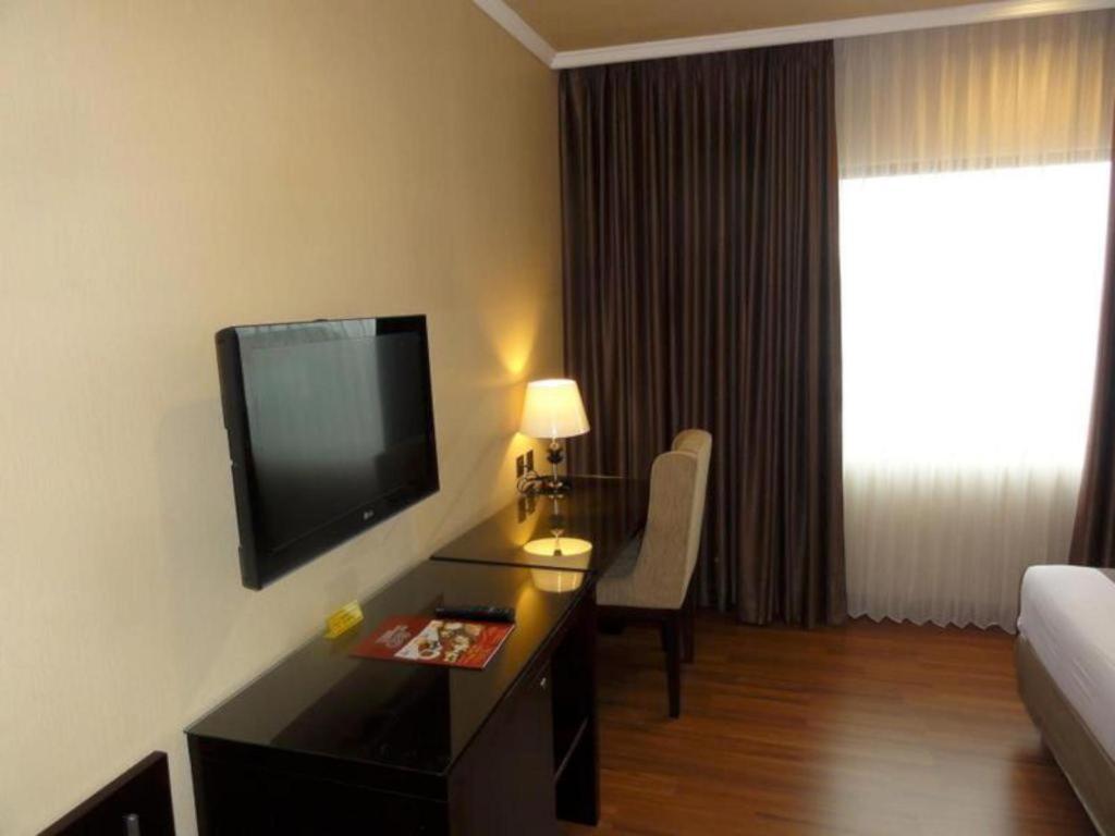 Regent'S Park Hotel Malang Exterior photo